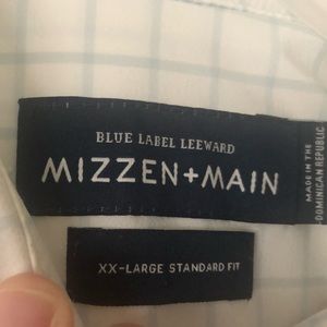 Mizzen and Main mens button down shirt. Performance fabric dress shirt